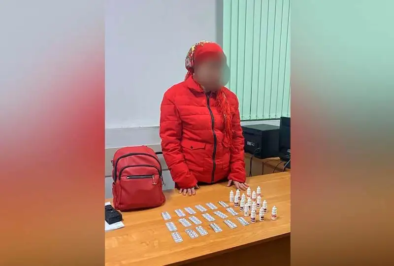 Атырауда есірткіге еліткен жүргізуші әйелдің сөмкесінен психотропты дәрілер табылды