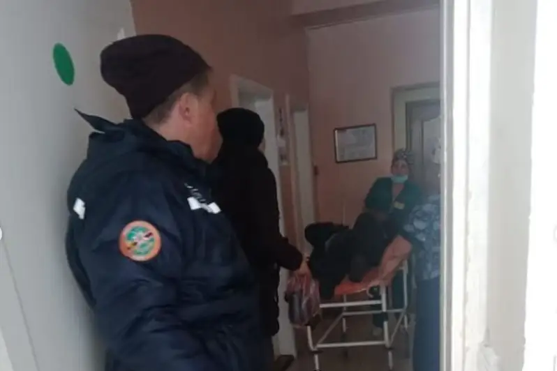 Qostanaıda qutqarýshylar aýyr jaǵdaıdaǵy úsh naýqasty shuǵyl aýrýhanaǵa jetkizdi