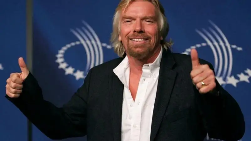 ميللياردەر برەنسون عارىشقا ۇشۋ كەزىندەگى اسەرىمەن ءبولىستى - ۆيدەو