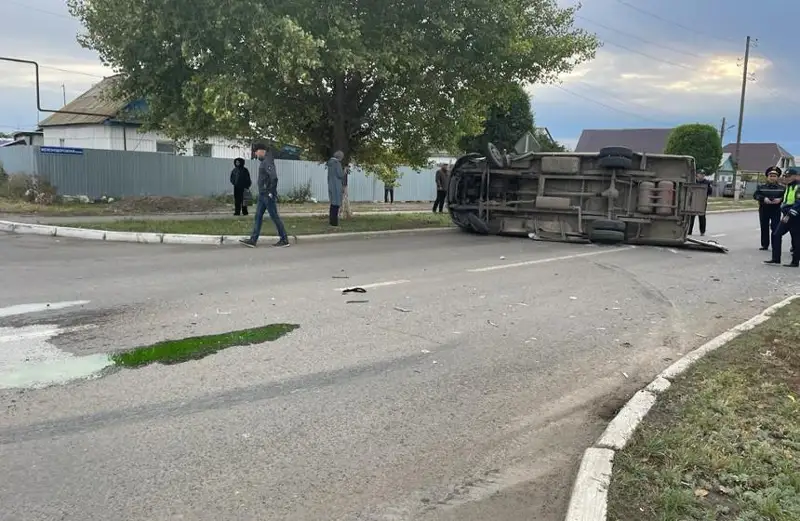 Aqsaı qalasynda jol apatynan 14 adam zardap shegip, bireýi kóz jumdy