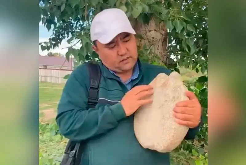 Aqmolada arheologııalyq zertteý kezinde sarmat dáýiriniń «qurbandyq tasy» tabyldy