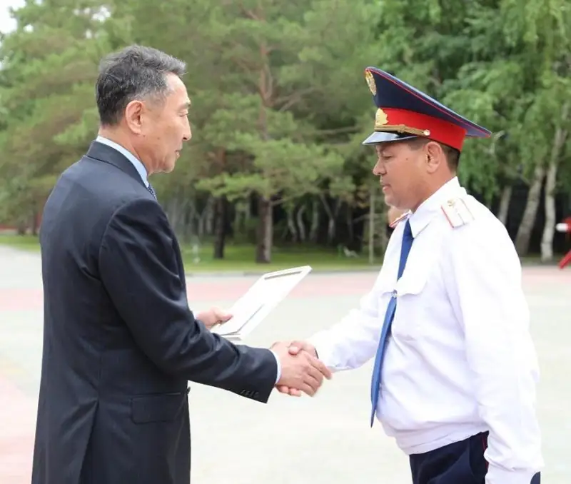 Звания и медали вручили актюбинским полицейским