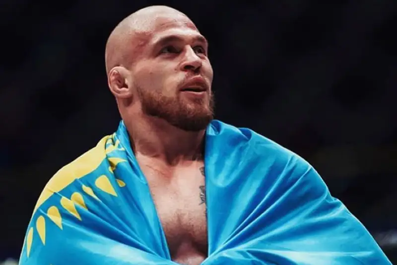 Казахстанский боец Артем Резников выиграл поединок у экс-бойца UFC на турнире в Сочи