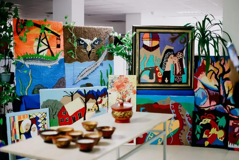 Выставка работ из дерева и кожи развёрнута на двух участках в Атырау