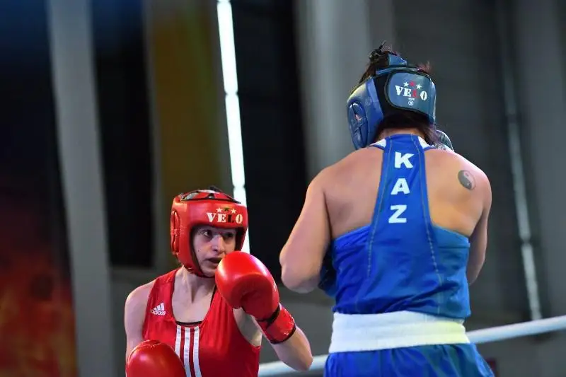 جەتى قازاقستاندىق بوكسشى قىز «ۇلتتار كۋبوگى» تۋرنيرىنىڭ جارتىلاي فينالىنا شىقتى