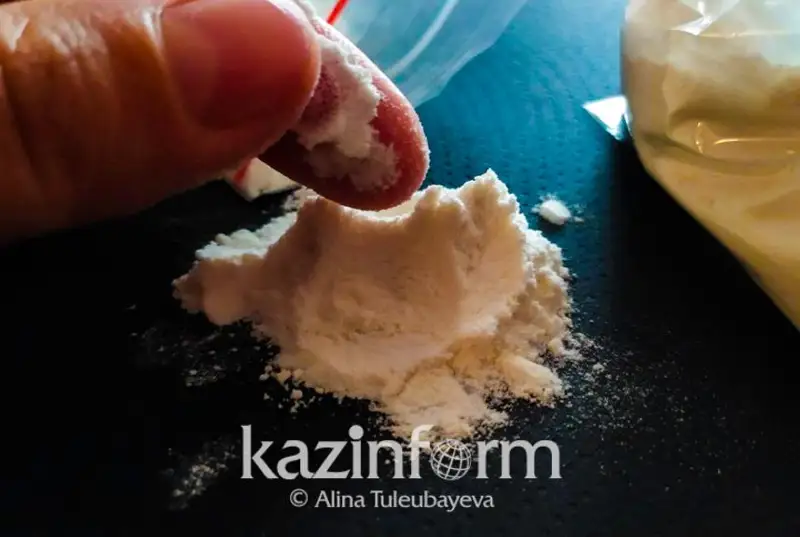 Almatyda sıntetıkalyq esirtki daıyndap satýmen aınalysqan adam ustaldy