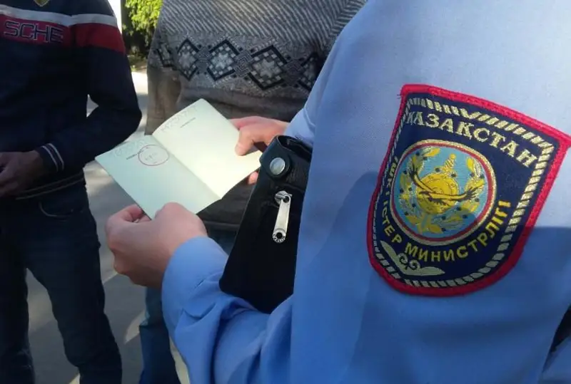 Восемь иностранцев незаконно работали в Костанайской области