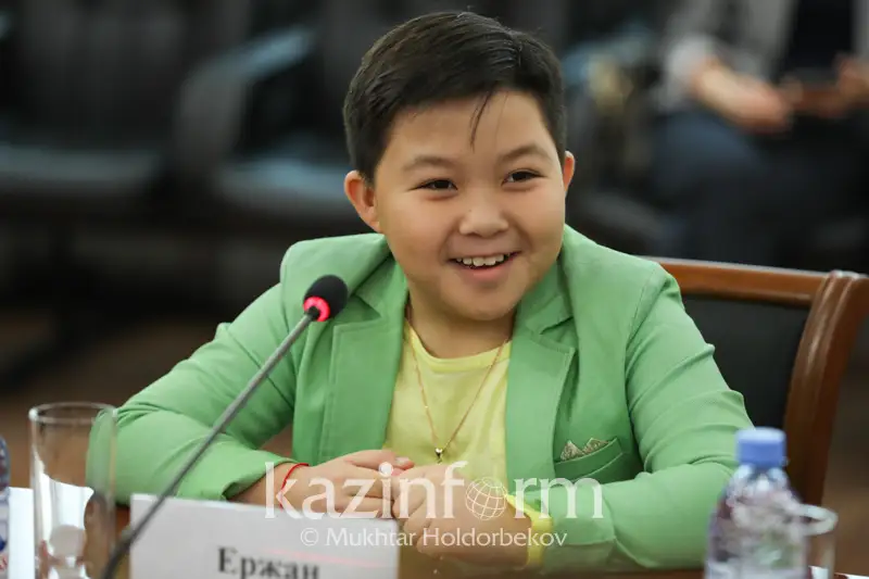 ەرجان ماكسيم «Junior Eurovision» بايقاۋىندا ايتاتىن انىنە كليپ ءتۇسىرىپ جاتىر