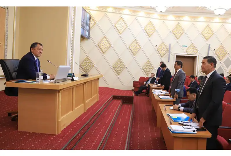 Акиму Актау объявлен выговор за плохую организацию вывоза мусора