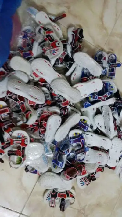 Конфискованная партия обуви.