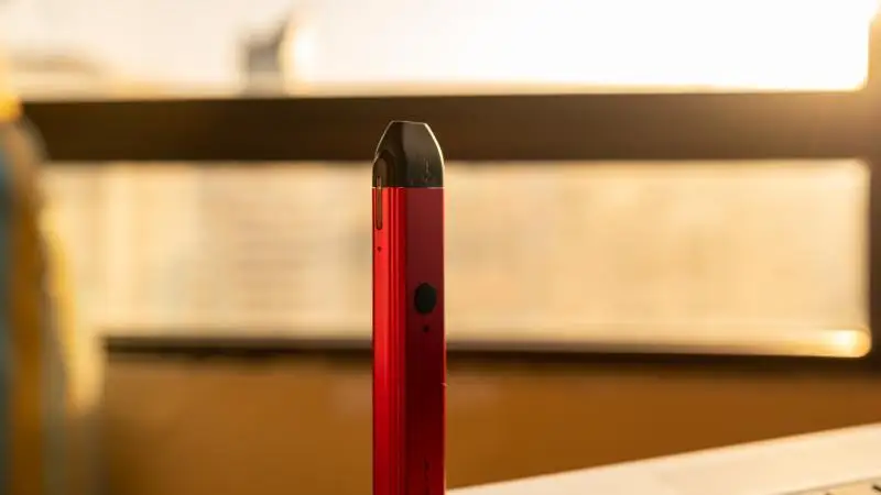 دەنساۋلىق ساقتاۋ مينيسترلىگى ەلەكترون تەمەكىنىڭ قاۋپىن اتادى