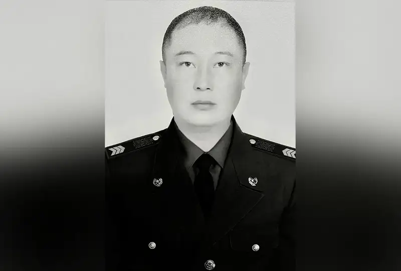 Аким Абайской области встретился с семьей погибшего пожарного