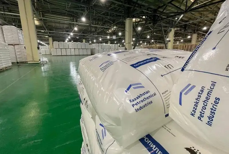 На экспорт отправлена первая партия произведенного в Атырау полипропилена