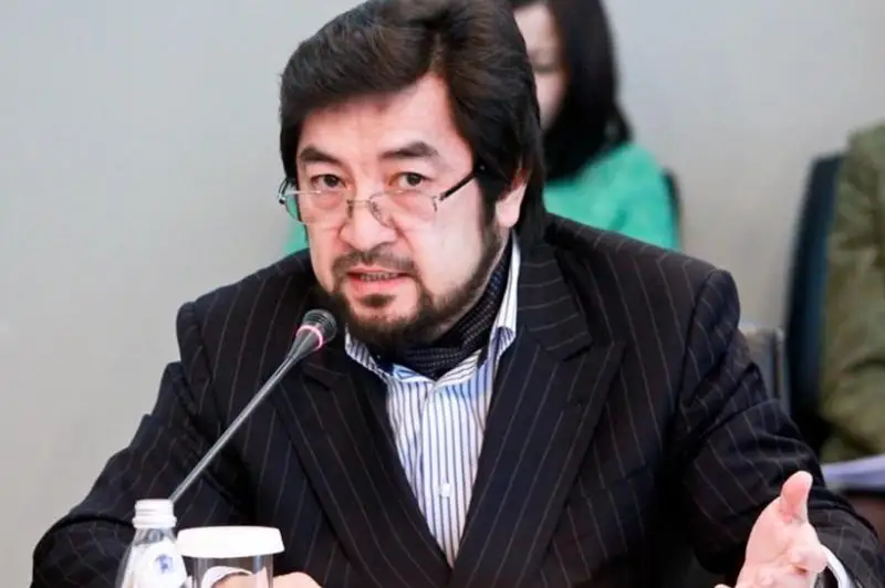 بەكبولات تىلەۋحان ءبىلىم مينيسترىنە: ورتا بىلىمدەگى پروبلەمالاردى شەشسەڭ، حاتشىڭ بولۋعا دايىنمىن