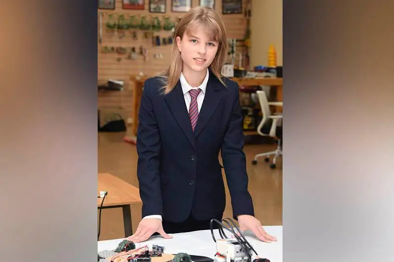 مەكتەپ وقۋشىسى بانك كليەنتتەرىنە ىڭعايلى موبيلدى قوسىمشا جاسادى