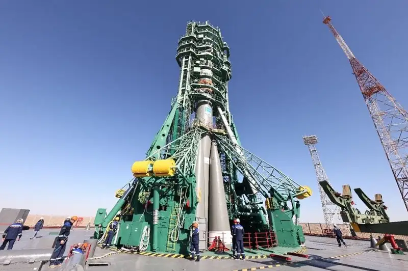 Три дня до пуска: космический корабль «Союз МС-22» вывезли на старт