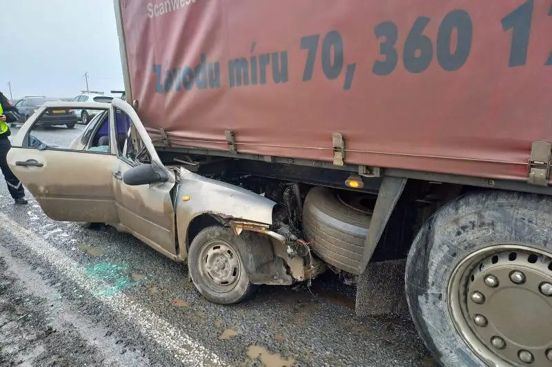 Atyraý oblysynda jol apatynan eki adam mert bolyp, 1 jasar bala aýrýhanaǵa tústi