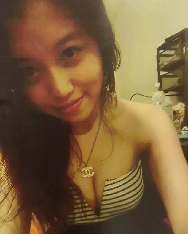 3B517F3A00000578-4027270-Ms_Lee_is_pictured_wearing_a_Chanel_necklace_The_21_year_old_was-m-33_1481594980579