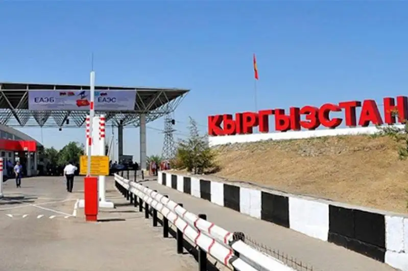 قازاق-قىرعىز شەكاراسىن كەسىپ وتەردە بالالاردىڭ تۋۋ تۋرالى كۋالىگىن سۇرامايدى