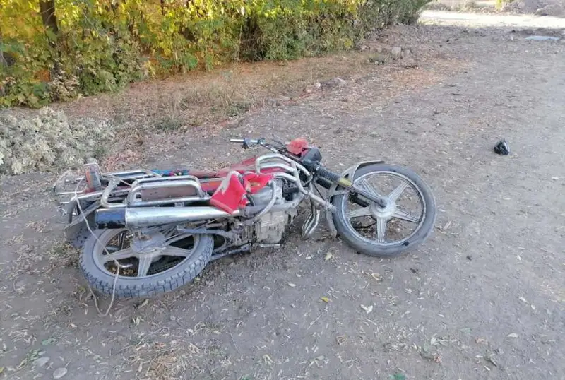 14-летний мальчик на мотоцикле насмерть разбился в Жетысуской области