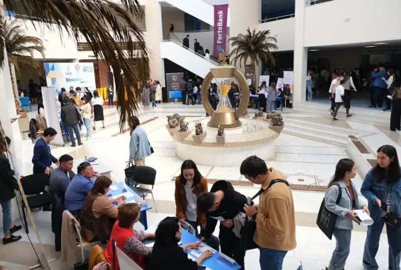 Ярмарка вакансий для молодежи прошла в Нур-Султане