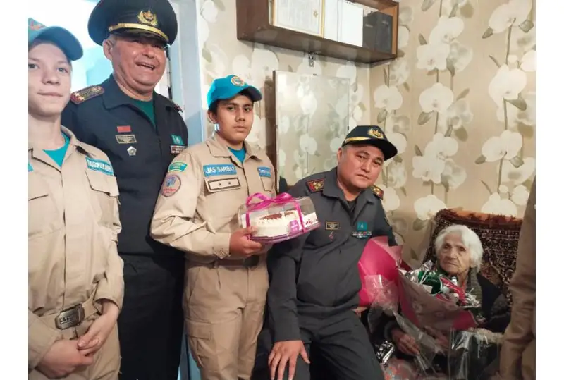 Ветерана войны с редкой профессией слухача с вековым юбилеем поздравили в Алматы