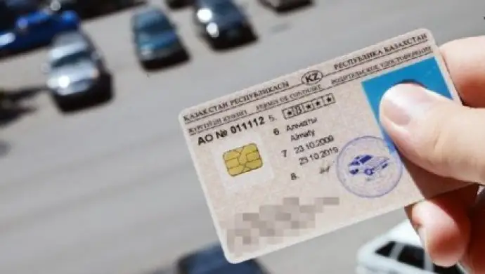 نۇر-سۇلتاندا بەكەتتى بۇزىپ وتكىسى كەلگەن تۇرعىن 7 جىلعا جۇرگىزۋشى كۋالىگىنەن ايىرىلدى