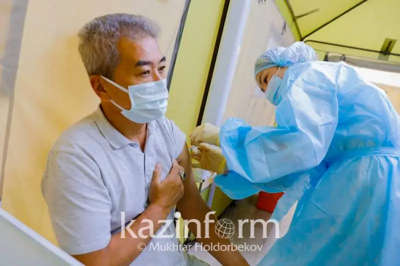 Почти 8,3 млн человек полностью привиты от коронавируса в Казахстане