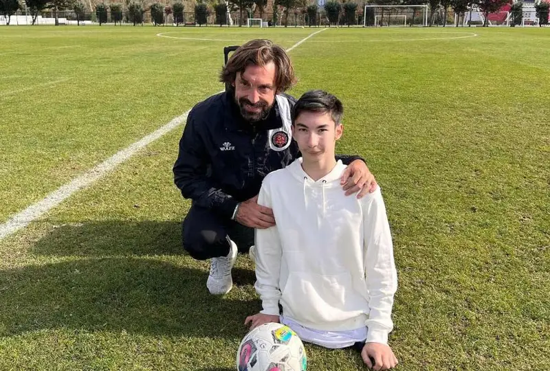 Казахстанский «Ник Вуйчич» встретился с чемпионом мира по футболу 2006 года