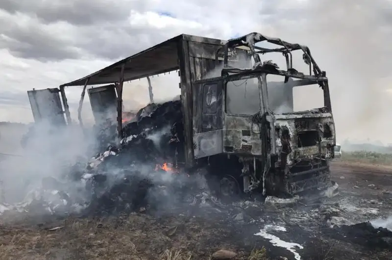 БҚО-да 11 тонна тоқыма бұйымдары тиелген жүк көлігі өртенді