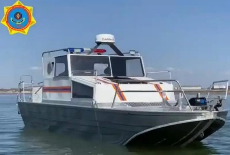 Новый спасательный катер заступил на дежурство на озере Балхаш