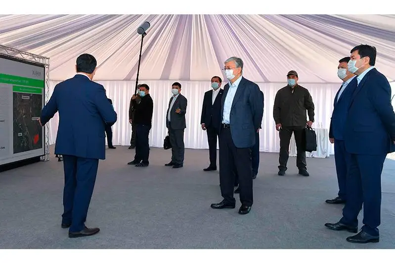 ق ر پرەزيدەنتى اقمولا وبلىسىنداعى كۇن ەلەكتر ستانسياسىن ارالاپ كوردى