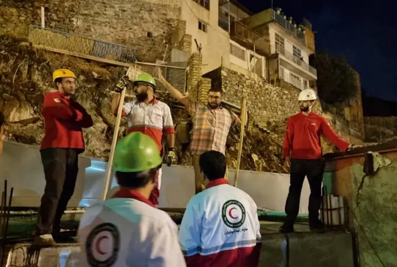 Десятки человек пропали без вести в результате наводнения в Иране