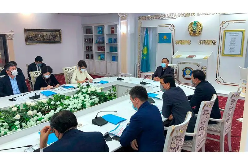 ەرالى توعجانوۆ الەۋمەتتىك سالا ماسەلەلەرى جونىندە كەڭەس وتكىزدى