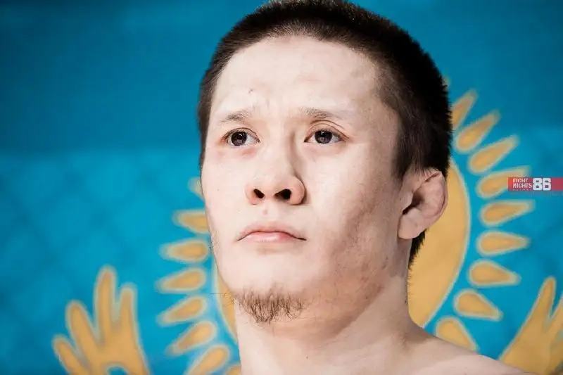 جالعاس جۇماعۇلوۆ UFC-تە وتكەن العاشقى جەكپە-جەگىندە جەڭىلىپ قالدى