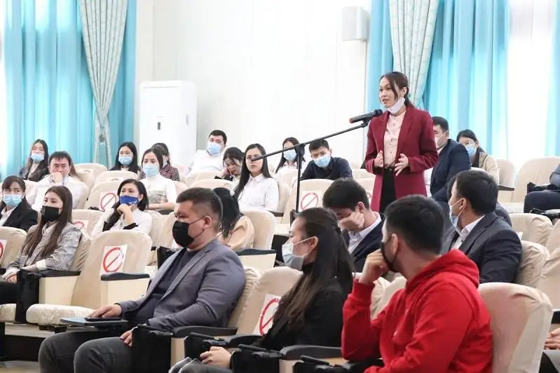 Májilis depýtattary Shymkent qalasynyń jastarymen kezdesti