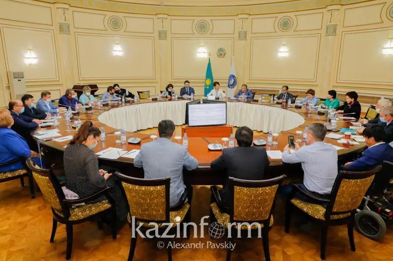 ايدا بالايەۆا الماتىدا قوعامدىق كەڭەس مۇشەلەرىمەن كەزدەستى