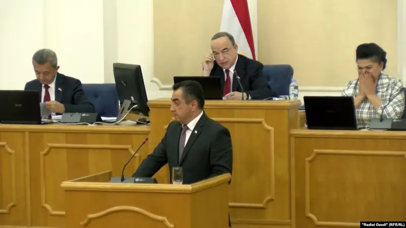 تاجىكستان پارلامەنتى قىتايعا كۇمىس كەنىشىن بەرۋدى ماقۇلدادى