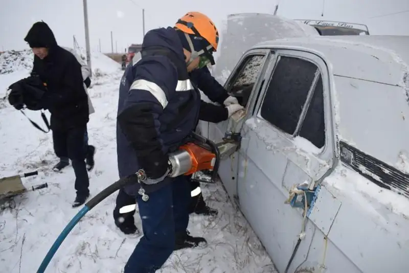 Учения по «спасению» людей на дорогах в зимний период провели в Костанае