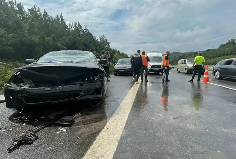 Túrkııada mereke kúnderi jol apatynan 67 adam kóz jumǵan