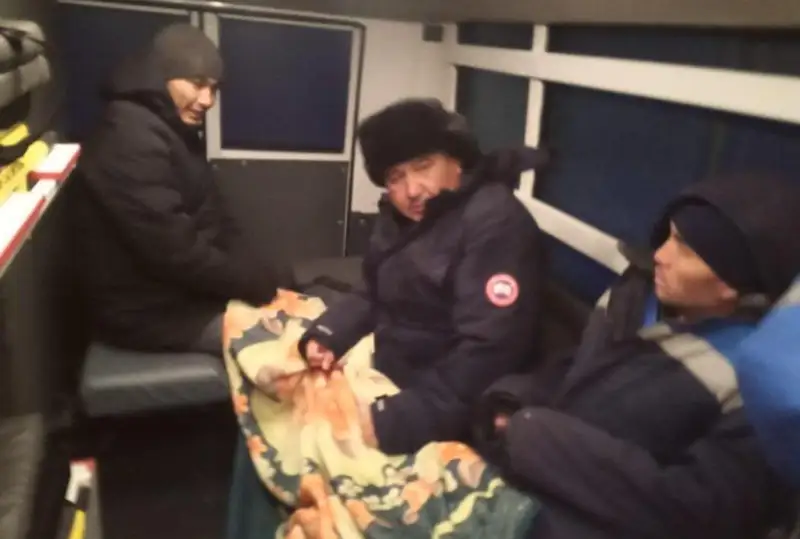 Оставшимся в сломанном авто путникам помогли спасатели ВКО