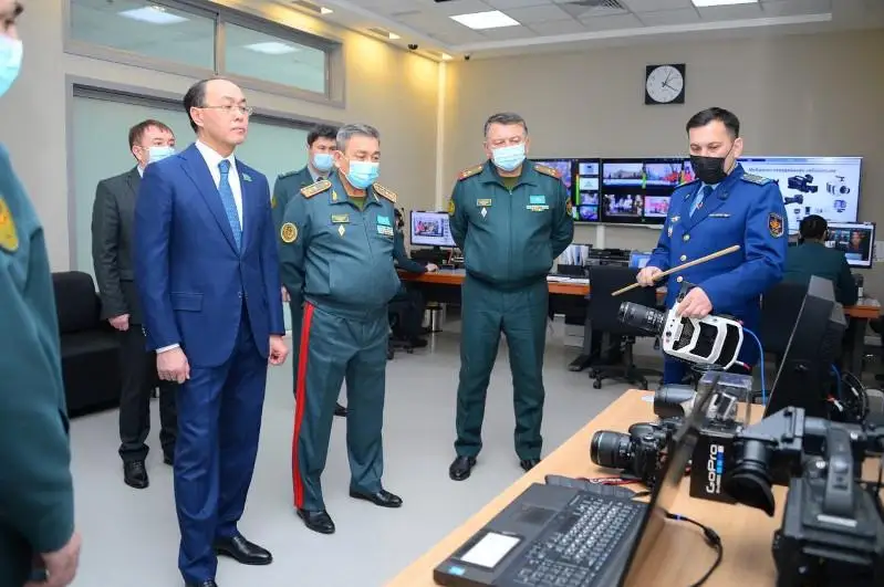 Сенатор Кайрат Кожамжаров посетил Национальный университет обороны