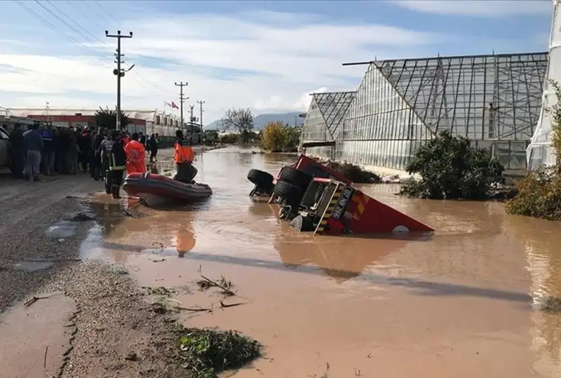Наводнения в Анталии: разрушены мосты, затоплены дома и теплицы