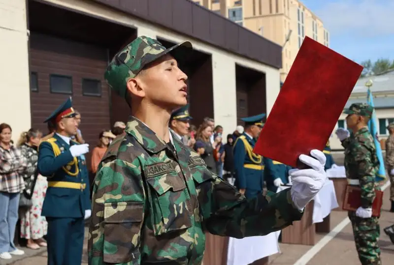 Поступившие в зарубежные профильные вузы курсанты приняли присягу в Кокшетау