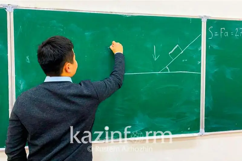 Astana mektebinde mehanık matematıkadan sabaq berip kelgen