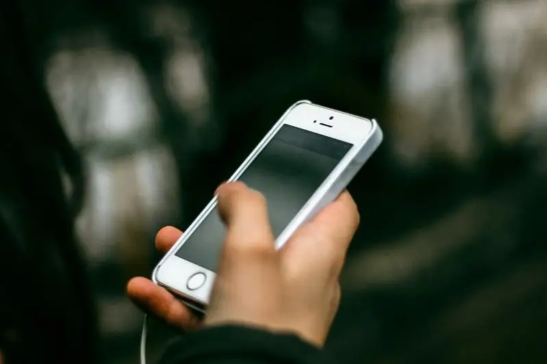 قازاقستاندا وقۋشىلاردىڭ مەكتەپتە سمارتفون پايدالانۋىنا تىيىم سالىنباق