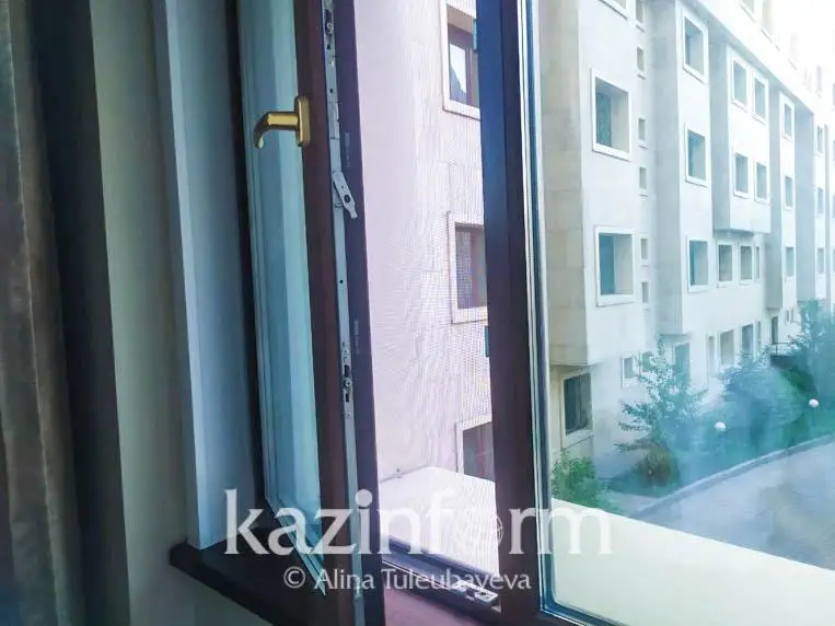 Мужчина разбился насмерть при падении с многоэтажки в Павлодаре