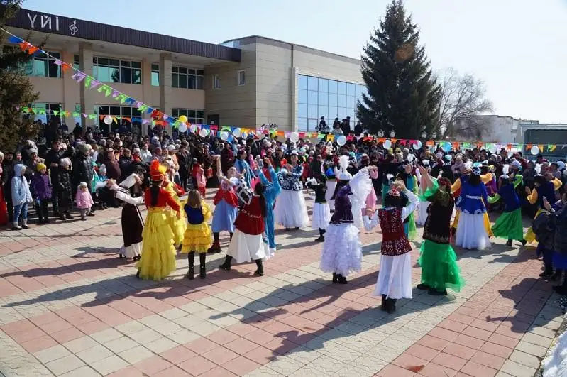 Массовые народные гуляния в честь Наурыза проходят в ВКО