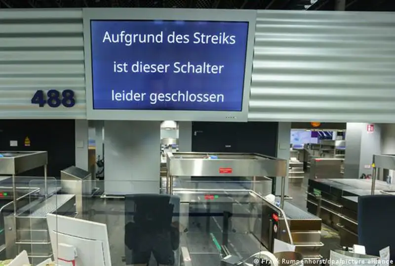 Толпы пассажиров скопились в аэропортах Мюнхена и Франкфурта из-за забастовки сотрудников
