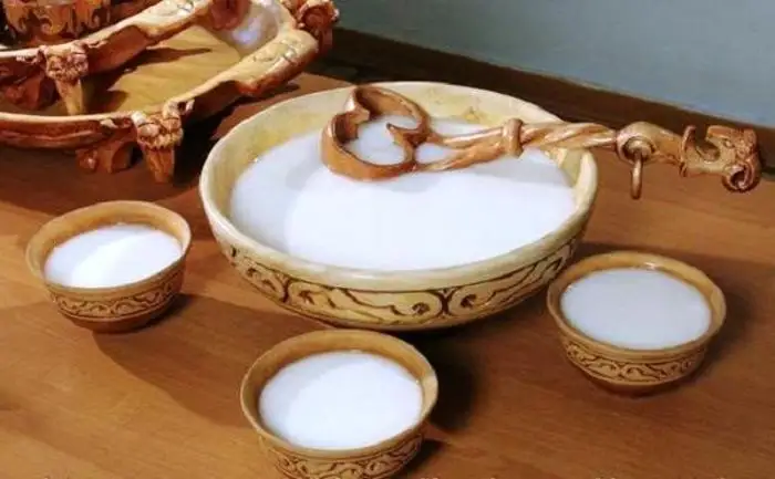 مۇحتار شاحانوۆتىڭ پرەمەر- مينيسترگە قىمىز بەرۋى - راحىمجان وتاربايەۆتىڭ ەستەلىگىنەن